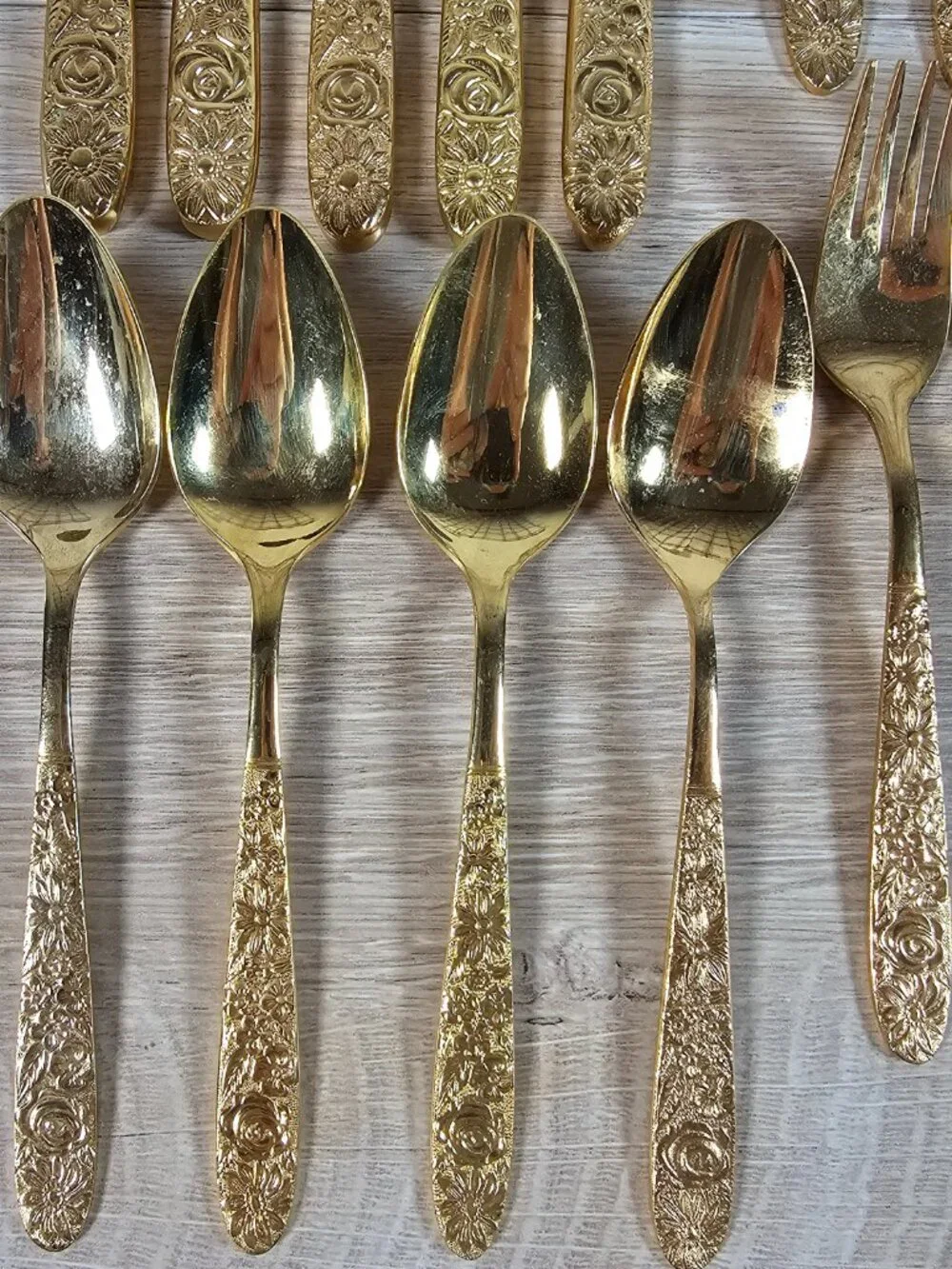 Stanley Roberts Gold Tone Stainless Flatware Lot of 21 Golden Bouquet Knives +
